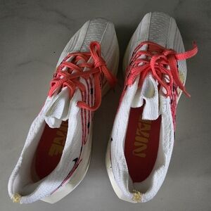 Nike Women's White and Pink ZOOM Sneakers